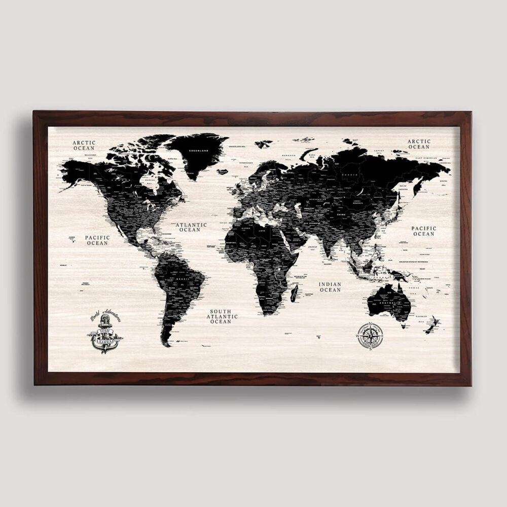 Carte du monde moderne en bois avec punaises - cadre marron