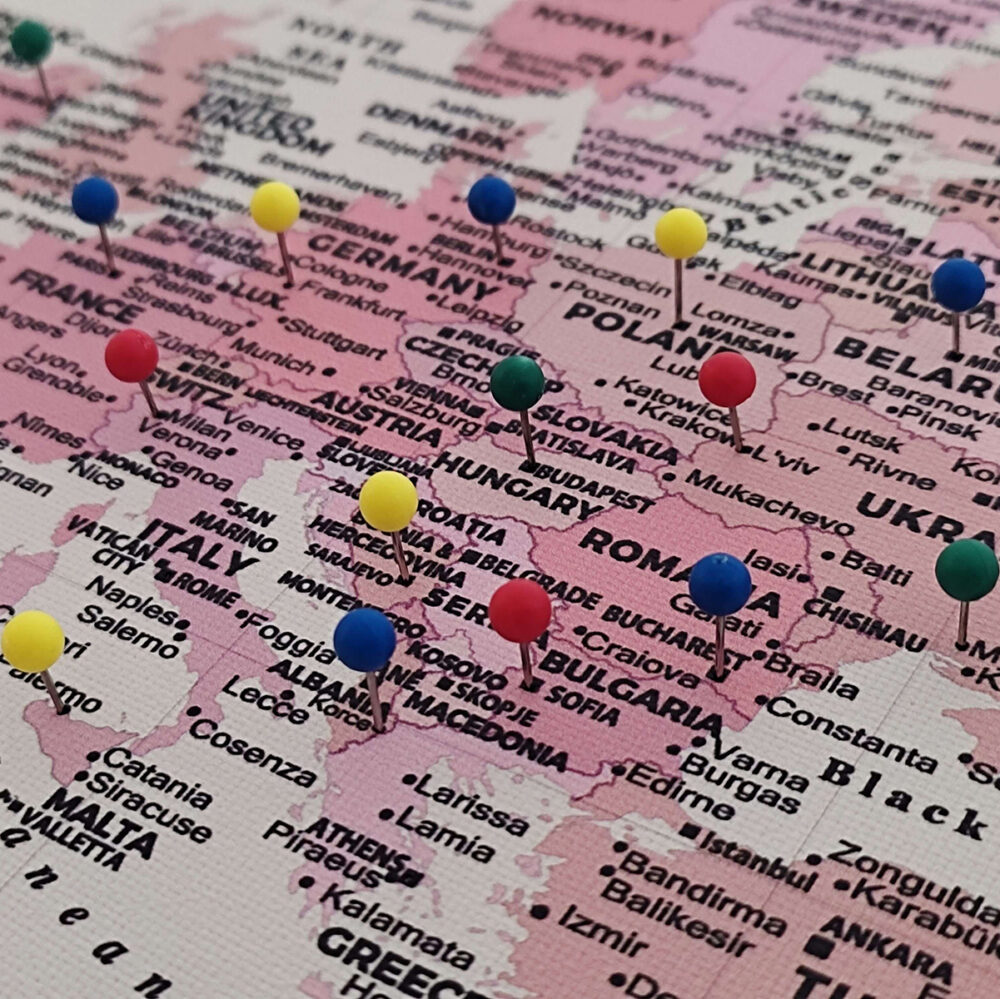 carte du monde en rose - europe zoom